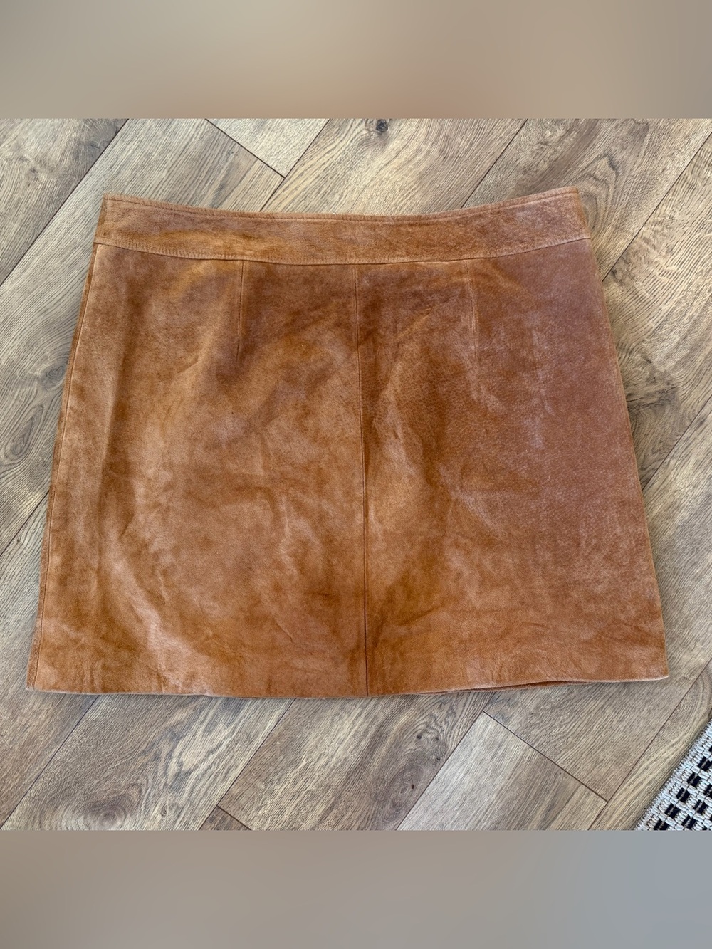Brown suede mini skirt with floral design and large front zipper detail, Sz 14 - Picture 6 of 6